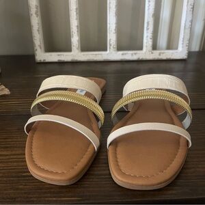 New Steven Madden Amara flat, slip-on sandals straps PU leather size 9